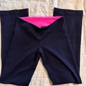 Looks and feels brand new Lilly Pulitzer pants. Color is dark blue